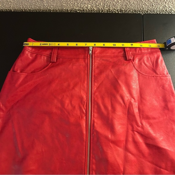 Honey Punch Red Faux Leather High Waist Body-con Zip Up Mini Skirt Size L Y2K - Picture 7 of 9